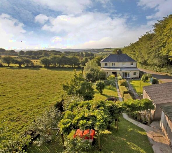 3 Bedroom Semi-Detached House For Sale In Florence Road, Callington, Cornwall, PL17