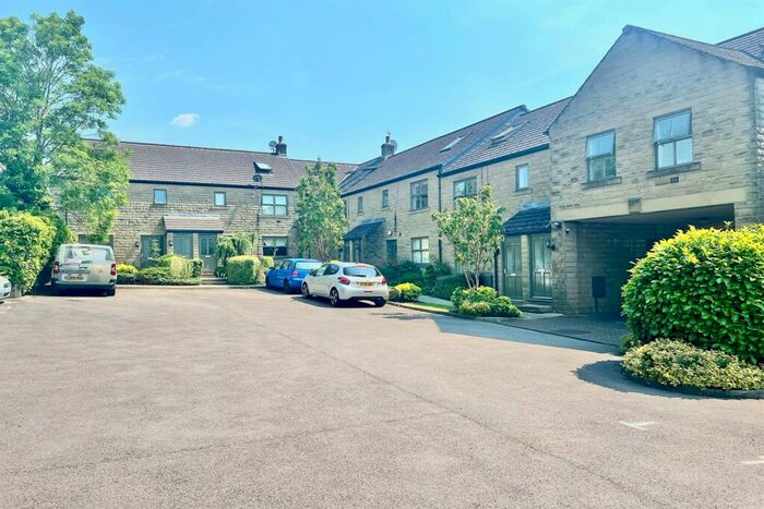 2 Bedroom Duplex To Rent In Hayden Court, Glossop, SK13