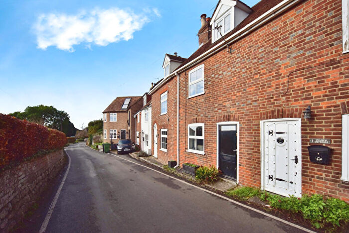 2 Bedroom Cottage For Sale In Chart Road, Maidstone, ME17
