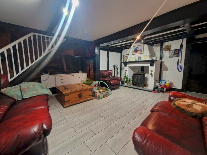 3 Bedroom Semi-Detached House To Rent In Ashford Road, Staines, TW18