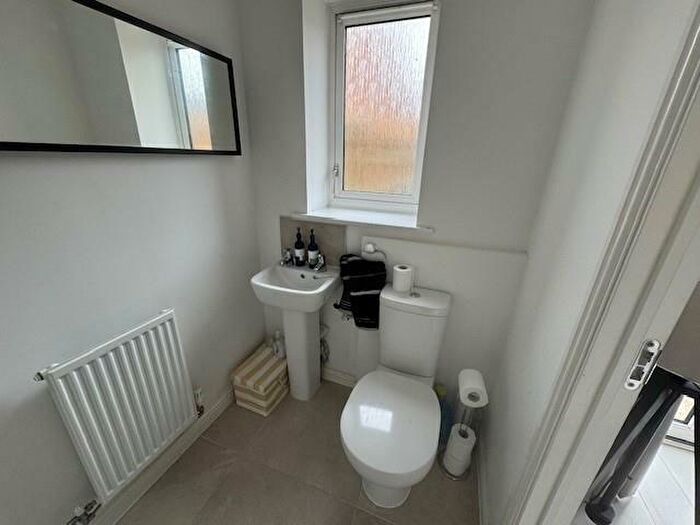4 Bedroom Town House To Rent In Marshfoot Close, Aveley, Thurrock, RM15