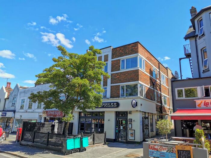 2 Bedroom Flat To Rent In The Broadway, Haywards Heath, RH16