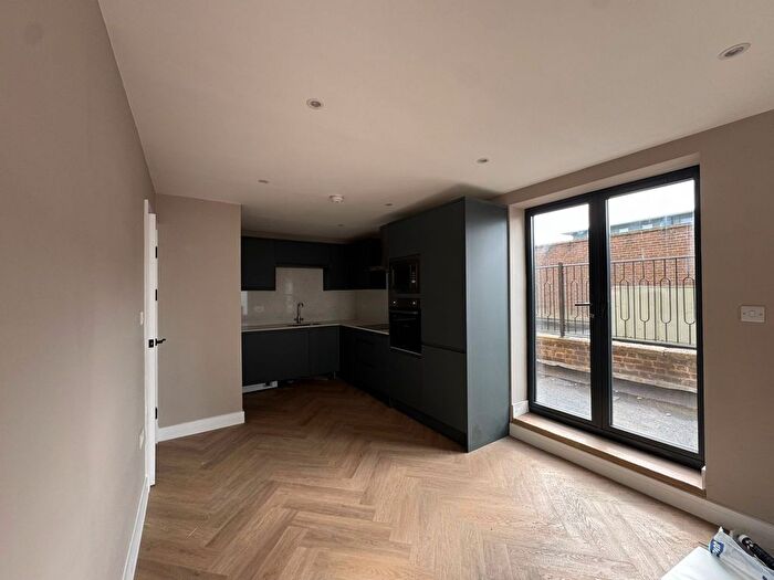 2 Bedroom Flat To Rent In Marlowes, HP1