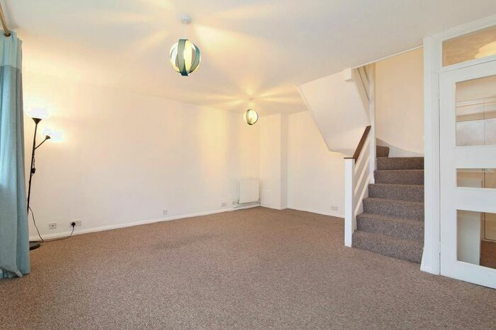 2 Bedroom Flat To Rent In Kintyre Close, Norbury, SW16