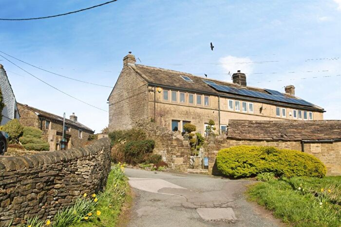2 Bedroom Character Property For Sale In Snowgate Head, New Mill, Holmfirth, HD9