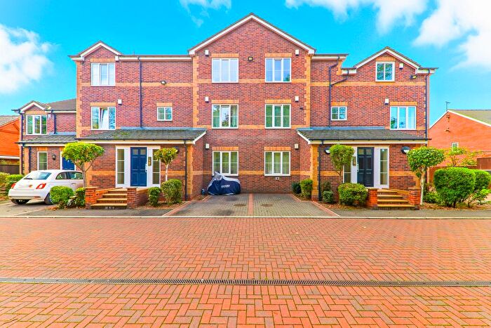 2 Bedroom Flat For Sale In Marsh Lane, Knottingley, WF11