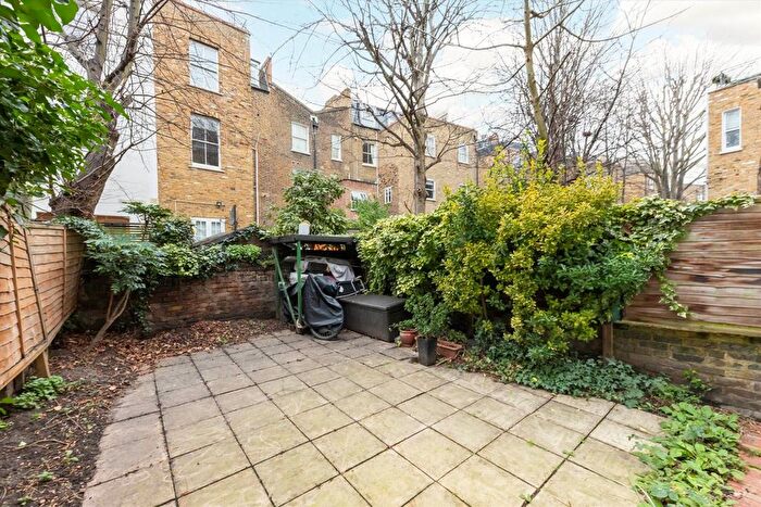 1 Bedroom Flat To Rent In Kempsford Gardens, Earls Court, SW5