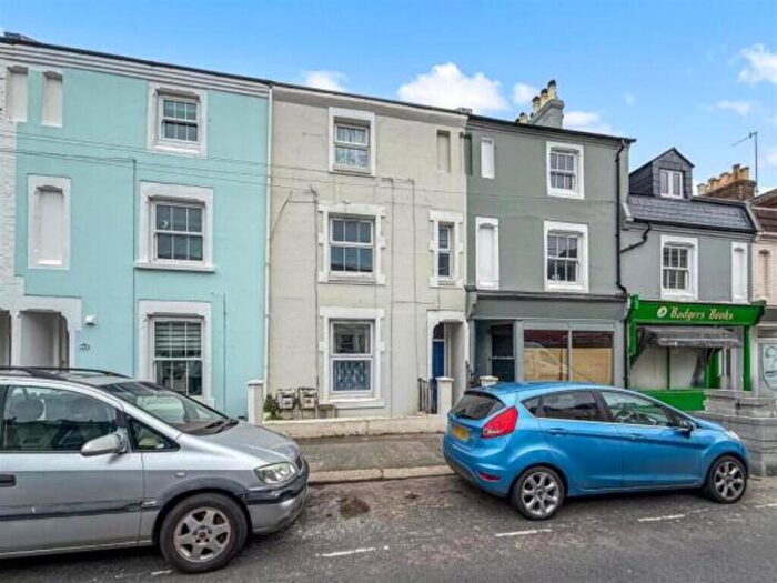 2 Bedroom Flat To Rent In Gratwicke Road, Worthing, BN11