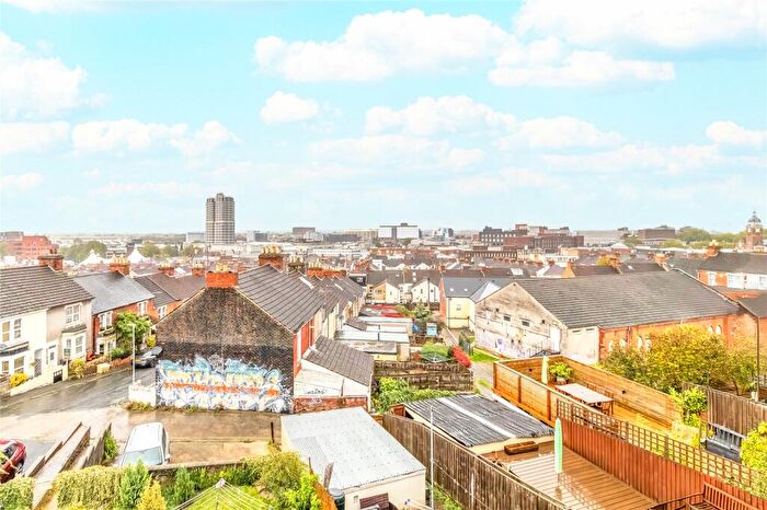 2 Bedroom End Of Terrace House To Rent In Dixon Street, Old Town, Swindon, Wiltshire, SN1