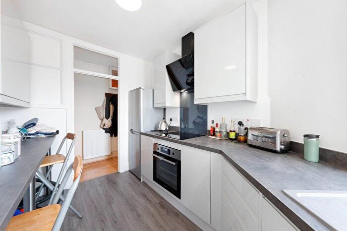 2 Bedroom Flat To Rent In Rosendale Road, West Dulwich, London, SE21