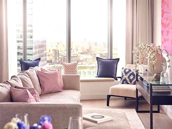 2 Bedroom Flat For Sale In Park Drive, Canary Wharf, E14