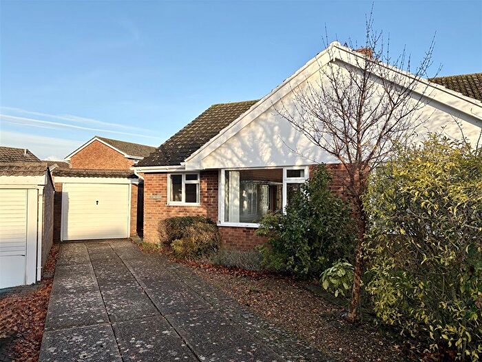 2 Bedroom Semi Detached Bungalow For Sale In Fairisle Close, Hailsham, BN27