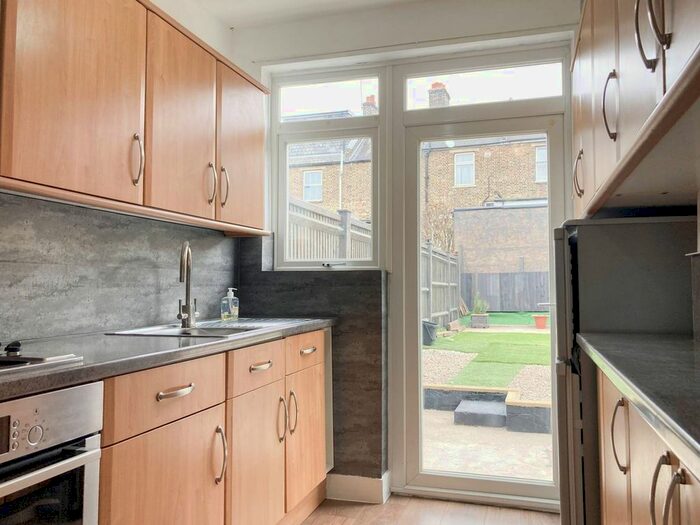 3 Bedroom Flat To Rent In Hatch Road, Norbury, SW16