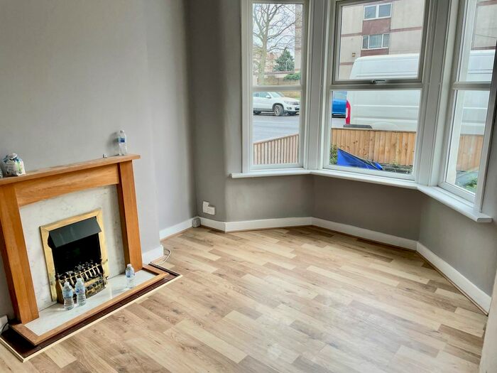 2 Bedroom Flat To Rent In East Street, Westcliffe On Sea, SS2