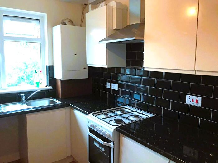 2 Bedroom Flat To Rent In Netley Road, Ilford, IG2