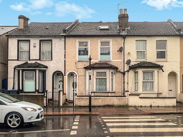 3 Bedroom Terraced House For Sale In Whitehorse Road, Thornton Heath, CR7