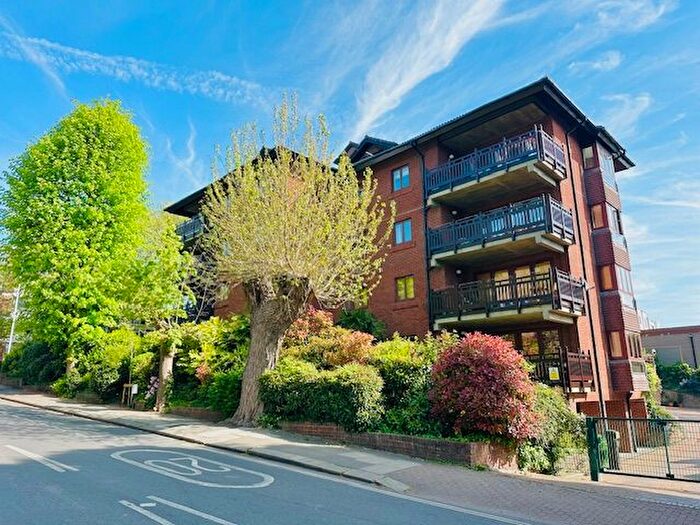 3 Bedroom Maisonette For Sale In Shepherds Hill, Highgate, N6