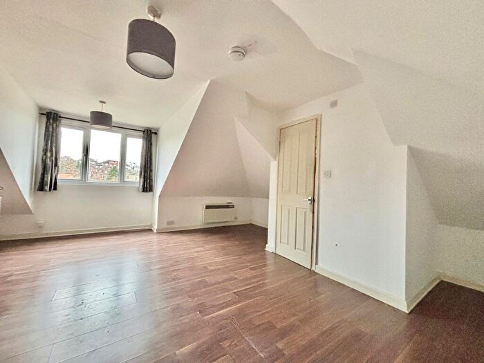 Studio To Rent In Bitterne Road West, Southampton, SO18