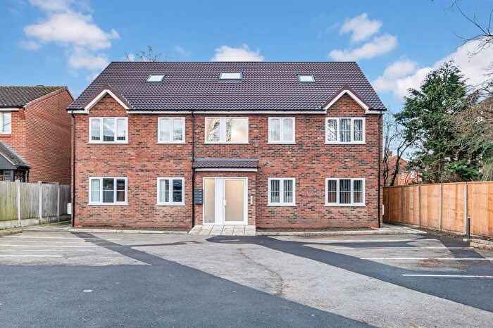 2 Bedroom Flat To Rent In Raipur Court, Slough Road, Iver, SL0