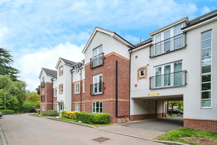 2 Bedroom Apartment For Sale In Kingswood Close, Camberley, GU15