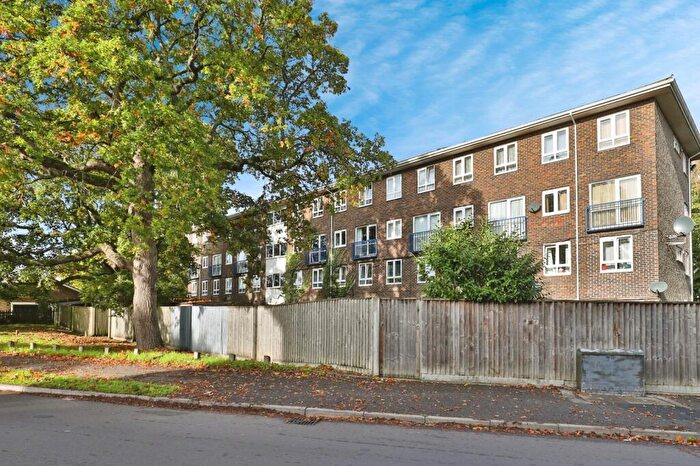 3 Bedroom Maisonette For Sale In Turlin Road, Poole, Dorset, BH16