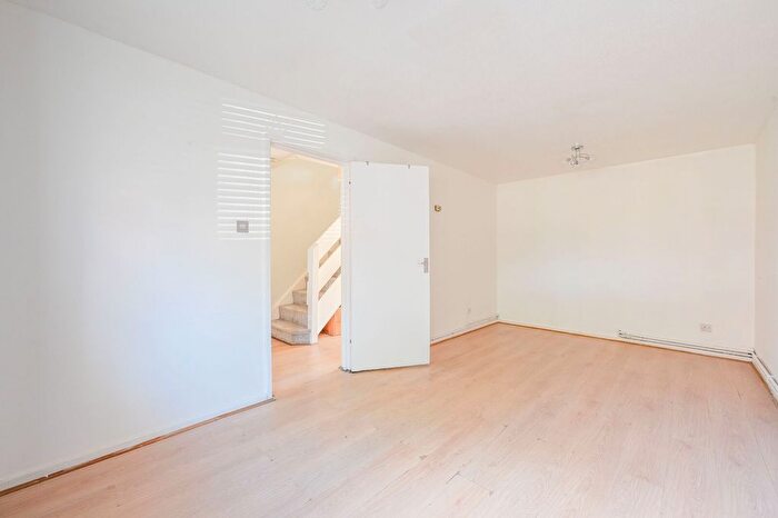 3 Bedroom Terraced House For Sale In Vandome Close, Canning Town, London, E16