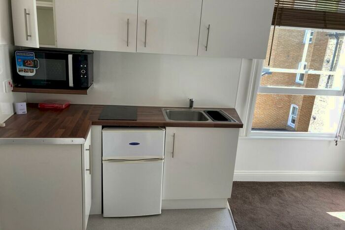 Flat To Rent In Loampit Hill, SE13
