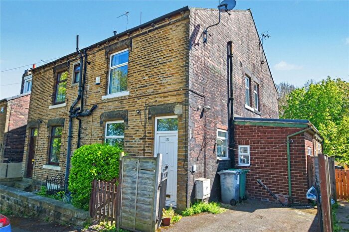 2 Bedroom Terraced House For Sale In North Bank Road, Batley, West Yorkshire, WF17
