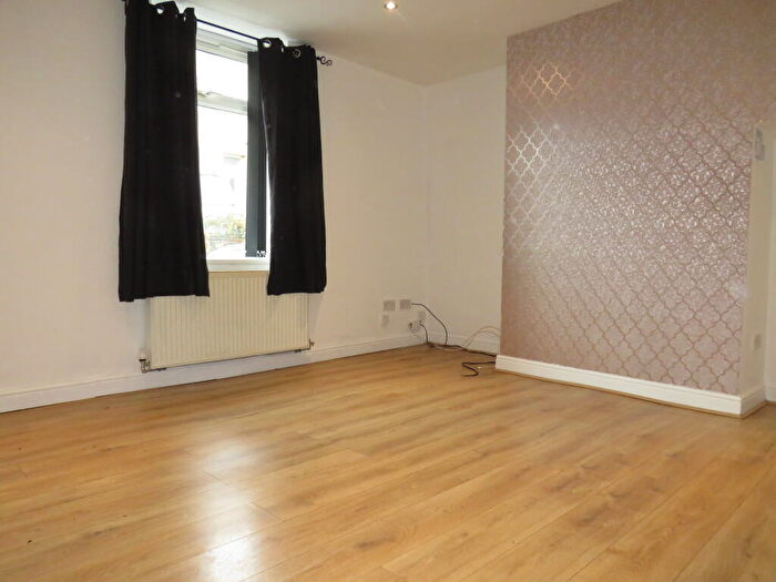2 Bedroom House To Rent In Bristol Street, Halifax, HX3