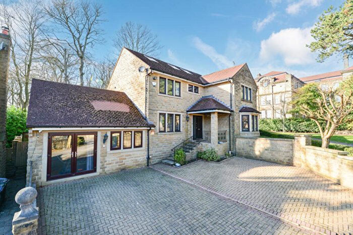 6 Bedroom Detached House For Sale In Stonegate, Bingley, BD16