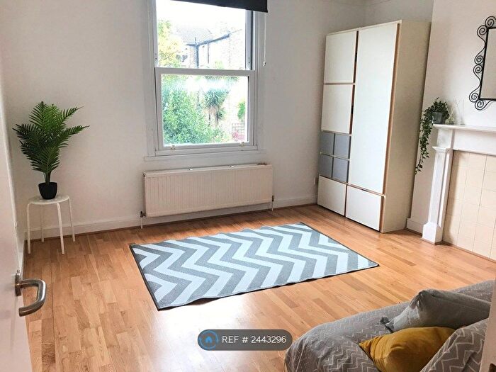 Studio To Rent In Tooting Bec, London, SW17