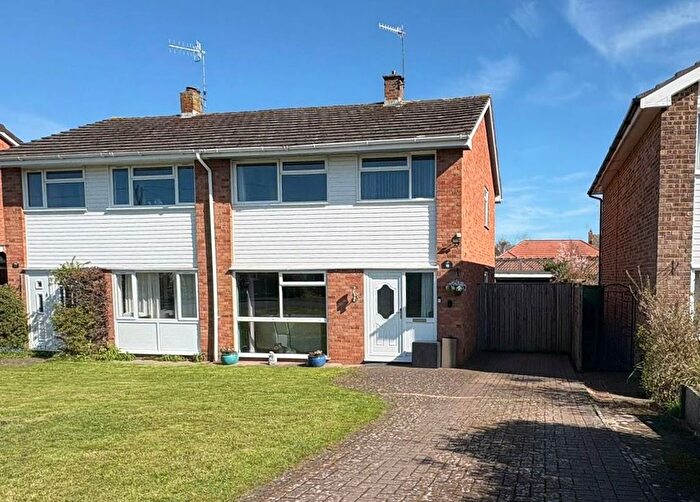 3 Bedroom Semi Detached House For Sale In The Beeches, Upton-Upon-Severn, Worcester, WR8