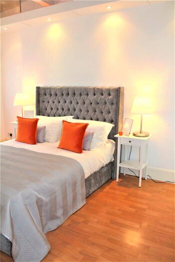 2 Bedroom Apartment To Rent In Dingley Road, Islington, London, EC1V