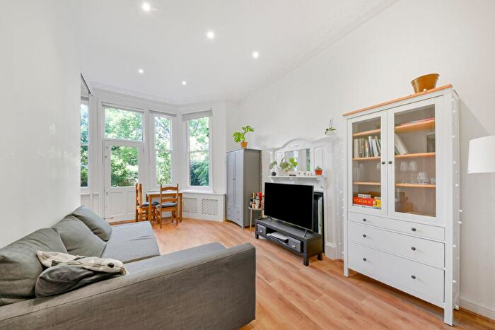 2 Bedroom Flat To Rent In Greencroft Gardens, South Hampstead, NW6