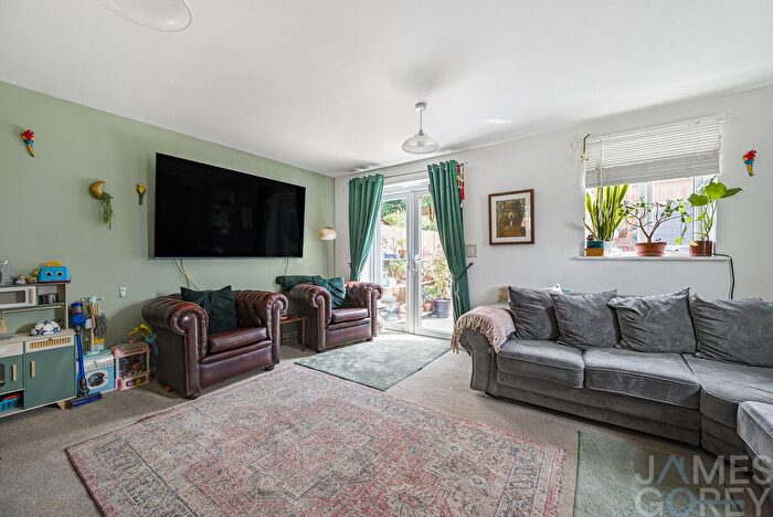 3 Bedroom Semi-Detached House For Sale In Chalk Close, Dartford, DA1