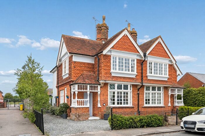 3 Bedroom Semi-Detached House For Sale In Lovel Road, Winkfield, SL4