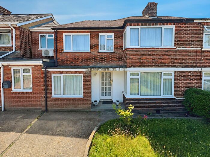 4 Bedroom Semi-Detached House For Sale In Beverley Drive, Edgware, HA8