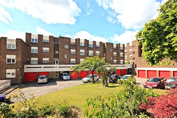 2 Bedroom Apartment To Rent In Woking, Surrey, GU22