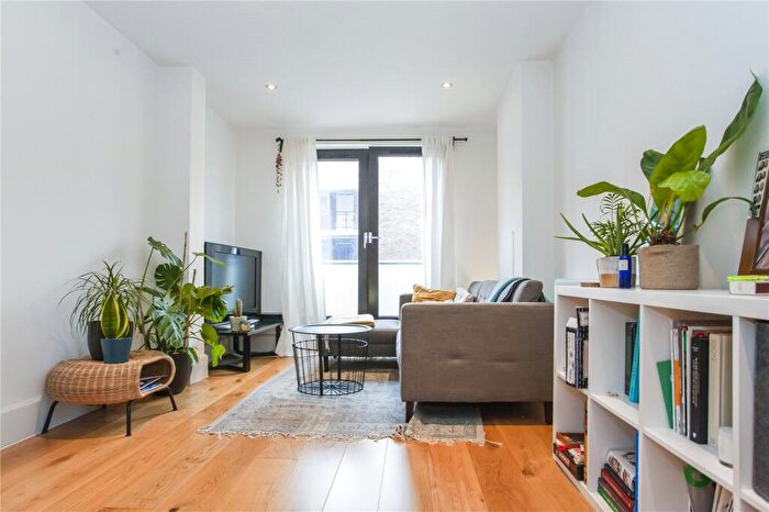 1 Bedroom Apartment To Rent In Axio Way, London, E3