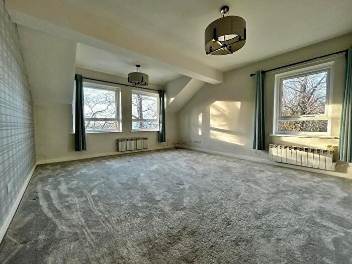 2 Bedroom Flat To Rent In Underwood Court, Binfield, RG42