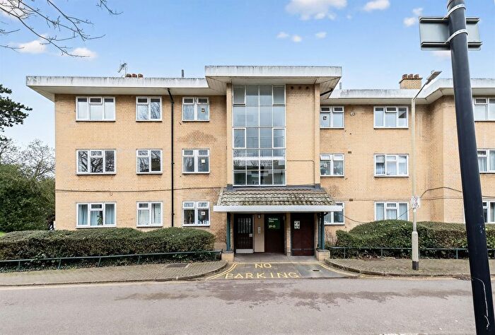 3 Bedroom Flat For Sale In Weydown Close, London, SW19