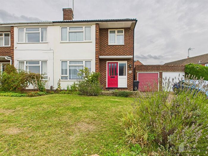 3 Bedroom Semi-detached House For Sale In Elmbridge, Harlow, CM17