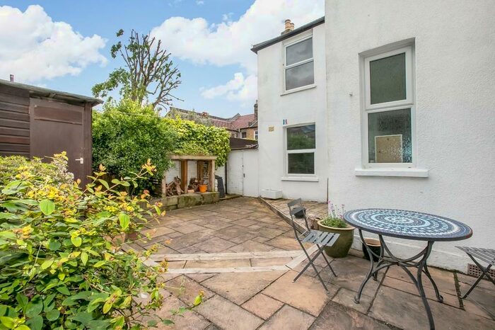 2 Bedroom Apartment To Rent In Radford Road, SE13