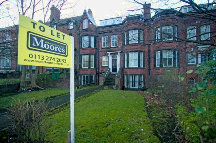 2 Bedroom Flat To Rent In Park Court, Moorland Road, Hyde Park, Leeds, LS6