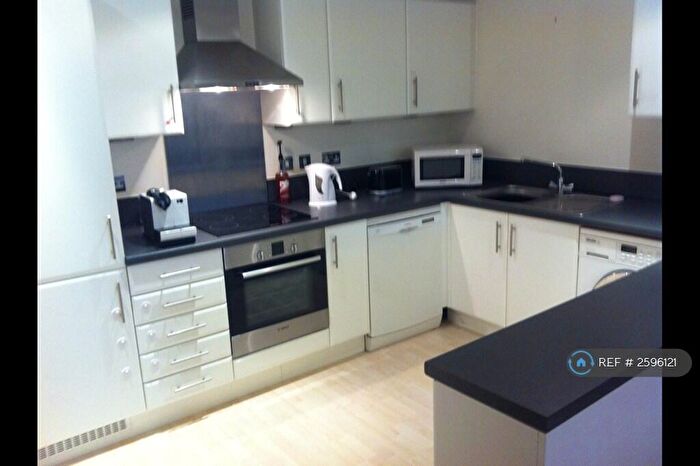 2 Bedroom Flat To Rent In Leamore Court, London, E2
