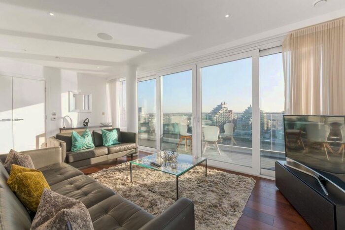 2 Bedroom Flat For Sale In Central Avenue, Sands End, London, SW6