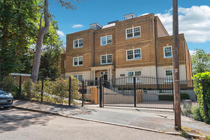 3 Bedroom Flat For Sale In Eastbury Avenue, Northwood, HA6