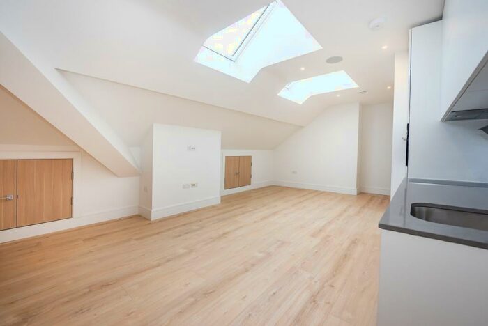 Flat To Rent In Princess Way Redhill, RH1