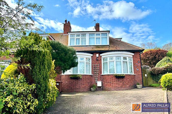 3 Bedroom Semi-Detached Bungalow For Sale In Cairns Square, Fulwell, SR5