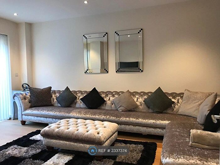 3 Bedroom Flat To Rent In Landmann Point, London, SE10